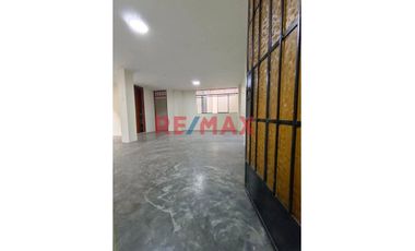 Se Vende Casa De 02 Pisos En Calle Las Malvas Ventanilla