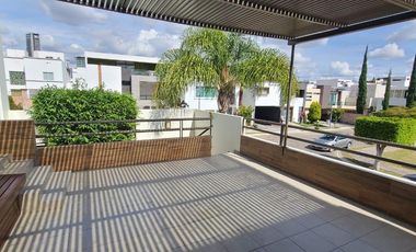 CASA EN VENTA PARQUE LA CASTELLANA EN LOMAS DE ANGELÓPOLIS
