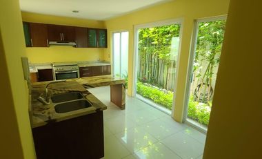 CASA EN VENTA PARQUE LA CASTELLANA EN LOMAS DE ANGELÓPOLIS