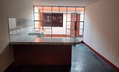 VENTA DE CASA CON 4 DEPARTAMENTOS EN CHOSICA