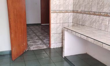 VENTA DE CASA CON 4 DEPARTAMENTOS EN CHOSICA