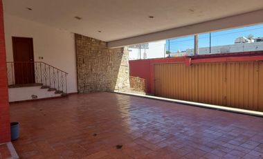 CASA AMPLIA EN VENTA OPORTUNIDAD DE INVERSIÓN