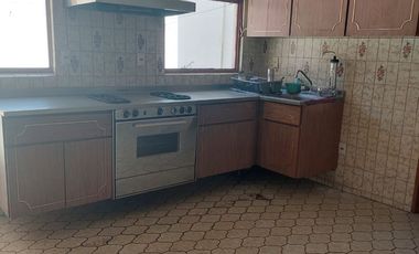 CASA AMPLIA EN VENTA OPORTUNIDAD DE INVERSIÓN
