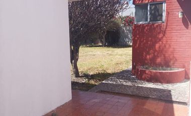 CASA AMPLIA EN VENTA OPORTUNIDAD DE INVERSIÓN