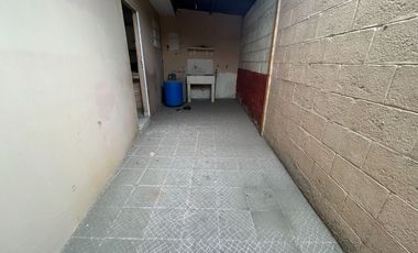 Se vende casa cerca de la avenida universitaria
