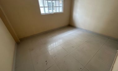 Se vende casa cerca de la avenida universitaria