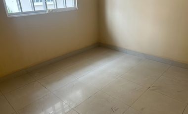 Se vende casa cerca de la avenida universitaria