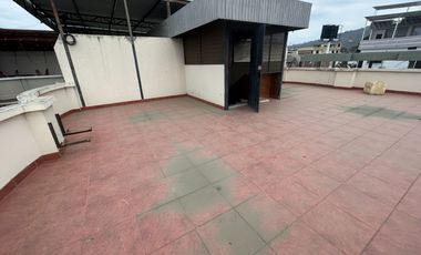 Se vende casa cerca de la avenida universitaria