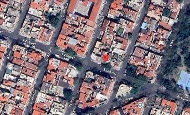 A un lado de  plaza Tepeyac, edificio en remate bancario.