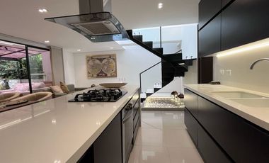 Casa AMOBLADA en arriendo en Alto de Palmas, Envigado