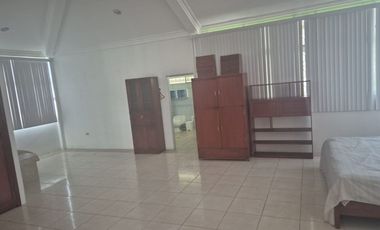 En Alquiler Casa de 3 Dormitorios Con Anexo Independiente En Lote de 1.418 metros por año corrido