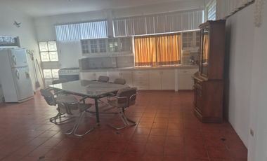 En Alquiler Casa de 3 Dormitorios Con Anexo Independiente En Lote de 1.418 metros por año corrido