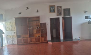 En Alquiler Casa de 3 Dormitorios Con Anexo Independiente En Lote de 1.418 metros por año corrido