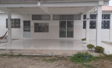En Alquiler Casa de 3 Dormitorios Con Anexo Independiente En Lote de 1.418 metros por año corrido