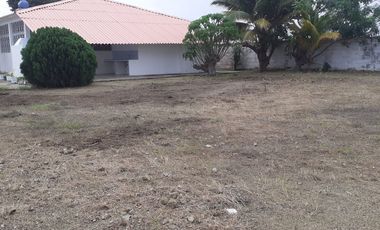 En Alquiler Casa de 3 Dormitorios Con Anexo Independiente En Lote de 1.418 metros por año corrido