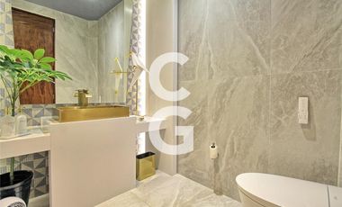 Casa en Venta en Cancún en Residencial Isla Dorada frente a la Laguna con Muelle