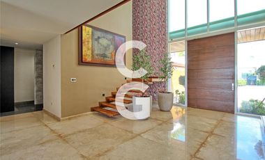 Casa en Venta en Cancún en Residencial Isla Dorada frente a la Laguna con Muelle