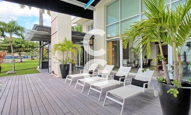 Casa en Venta en Cancún en Residencial Isla Dorada frente a la Laguna con Muelle