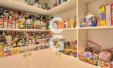 Casa en Venta en Cancún en Residencial Isla Dorada frente a la Laguna con Muelle