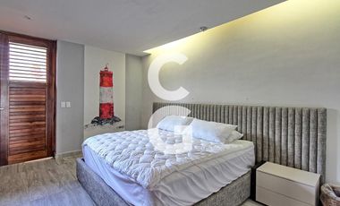 Casa en Venta en Cancún en Residencial Isla Dorada frente a la Laguna con Muelle