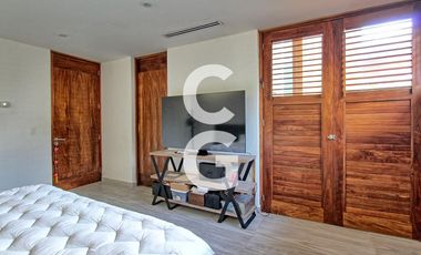 Casa en Venta en Cancún en Residencial Isla Dorada frente a la Laguna con Muelle