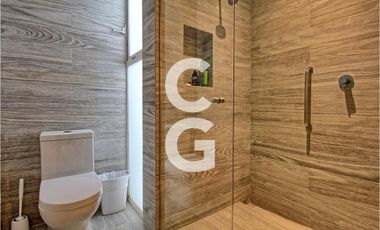 Casa en Venta en Cancún en Residencial Isla Dorada frente a la Laguna con Muelle