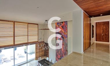 Casa en Venta en Cancún en Residencial Isla Dorada frente a la Laguna con Muelle