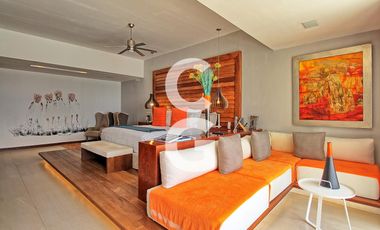 Casa en Venta en Cancún en Residencial Isla Dorada frente a la Laguna con Muelle