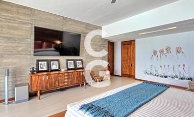 Casa en Venta en Cancún en Residencial Isla Dorada frente a la Laguna con Muelle