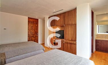 Casa en Venta en Cancún en Residencial Isla Dorada frente a la Laguna con Muelle