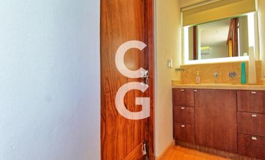 Casa en Venta en Cancún en Residencial Isla Dorada frente a la Laguna con Muelle