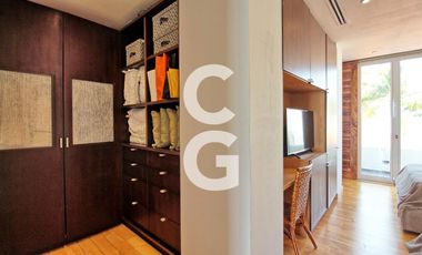 Casa en Venta en Cancún en Residencial Isla Dorada frente a la Laguna con Muelle