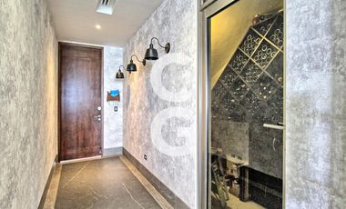 Casa en Venta en Cancún en Residencial Isla Dorada frente a la Laguna con Muelle