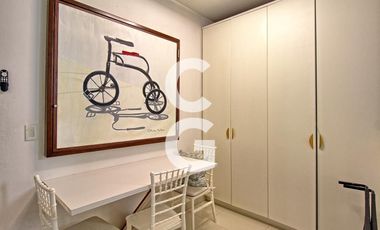 Casa en Venta en Cancún en Residencial Isla Dorada frente a la Laguna con Muelle