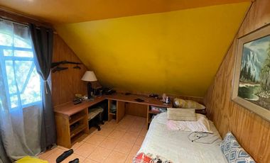 Venta de gran propiedad  de 3 pisos  en Condominio – Las Condes