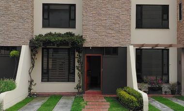 HERMOSA Y COMODA CASA DE TRES HABITACIONES