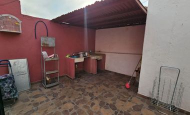 Propiedad con 2 Departamentos y 4 Locales Comerciales a Una Cuadra del CUCEI