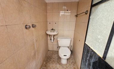 Propiedad con 2 Departamentos y 4 Locales Comerciales a Una Cuadra del CUCEI