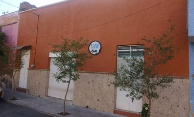 HERMOSA CASA MUY BIEN UBICADA CON ARQUITECTURA ANTIGUA IDEAL PARA NEGOCIO