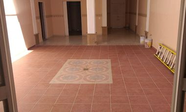 HERMOSA CASA MUY BIEN UBICADA CON ARQUITECTURA ANTIGUA IDEAL PARA NEGOCIO