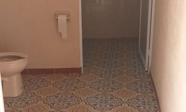 HERMOSA CASA MUY BIEN UBICADA CON ARQUITECTURA ANTIGUA IDEAL PARA NEGOCIO