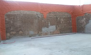 HERMOSA CASA MUY BIEN UBICADA CON ARQUITECTURA ANTIGUA IDEAL PARA NEGOCIO