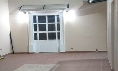 HERMOSA CASA MUY BIEN UBICADA CON ARQUITECTURA ANTIGUA IDEAL PARA NEGOCIO