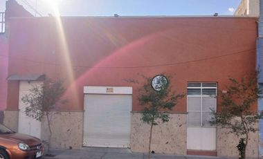 HERMOSA CASA MUY BIEN UBICADA CON ARQUITECTURA ANTIGUA IDEAL PARA NEGOCIO