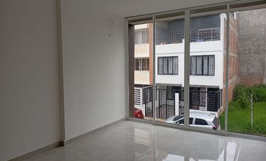 VENDO CASA DOS PISOS MAS TERRAZA VILLA MAGNA CALI