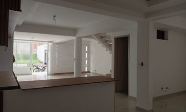 VENDO CASA DOS PISOS MAS TERRAZA VILLA MAGNA CALI