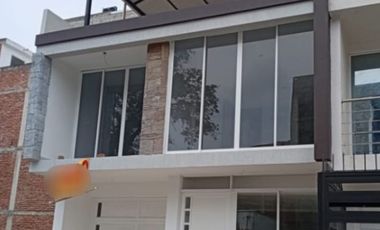 VENDO CASA DOS PISOS MAS TERRAZA VILLA MAGNA CALI