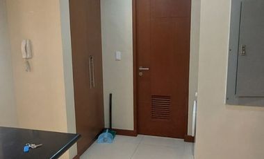 FOR RENT - 1 BEDROOM UNIT WITH PARKING SLOT AT LA VIE FLATS MUNTINLUPA