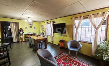 CASA 4 DORMITORIOS. 3 BAÑOS, 4 ESTACIONAMIENTOS, CALLE CENTRAL, EL BOSQUE