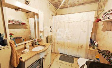 CASA 4 DORMITORIOS. 3 BAÑOS, 4 ESTACIONAMIENTOS, CALLE CENTRAL, EL BOSQUE